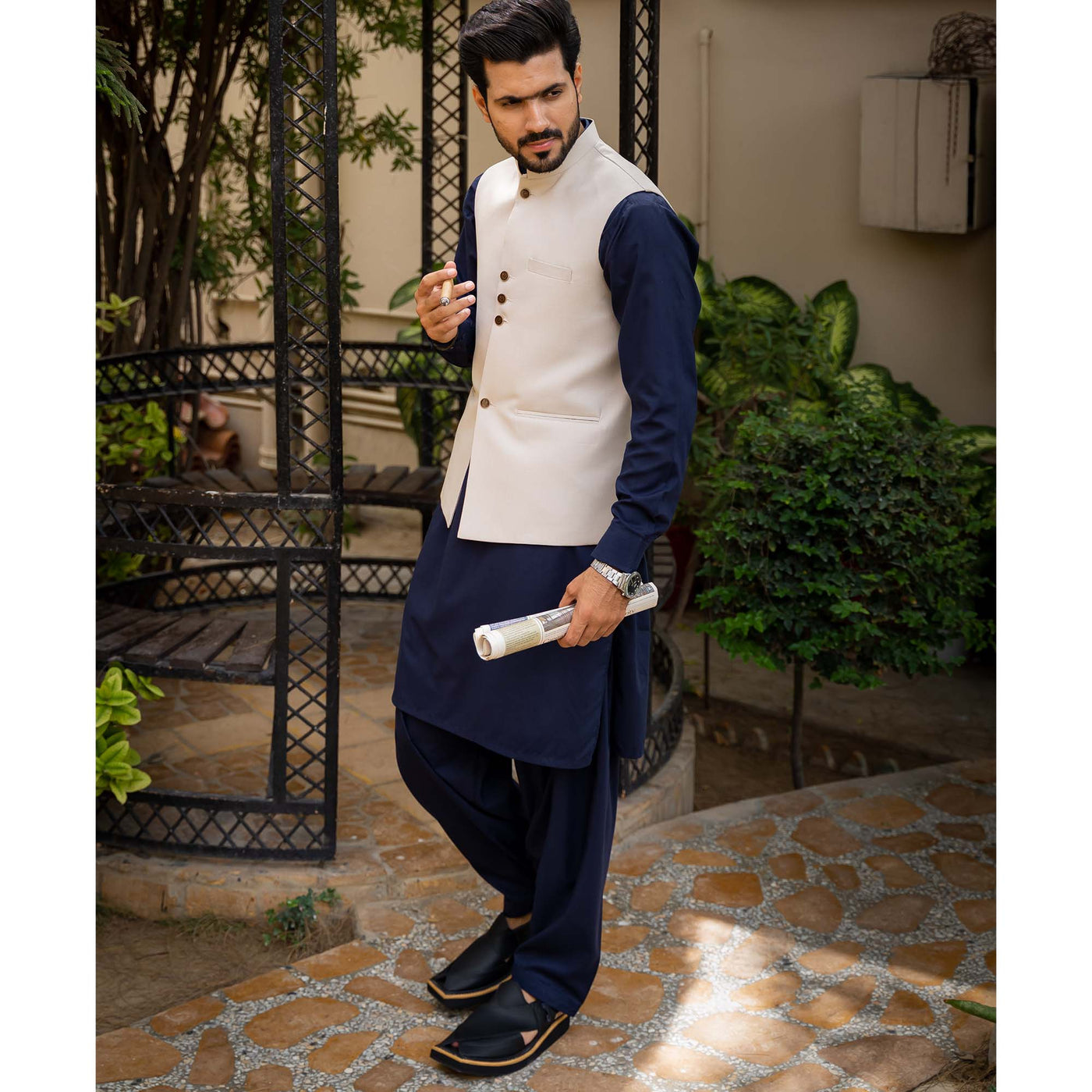 "Ladir Kaptaan chappal Matte Black Sandal (KN-105) - Styled for Modern Elegance"