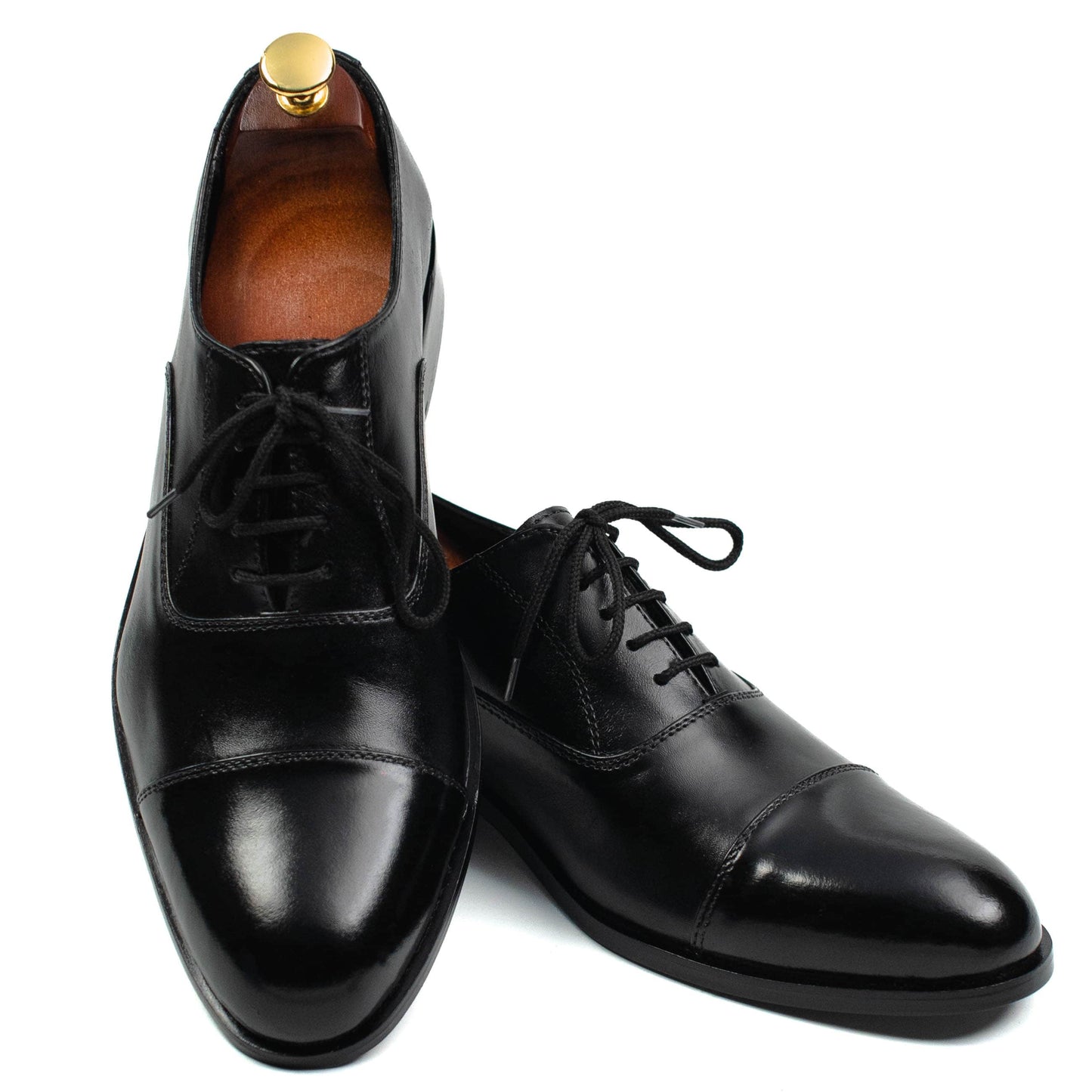 OXFORD BLACK leather shoes paired with a suit, demonstrating their versatility for both business meetings and formal events.