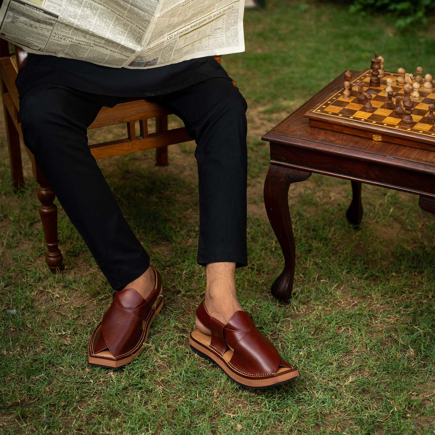 "Ladir Kaptaan Heel Burgundy Sandal - Stylish and durable Peshawari chappal."